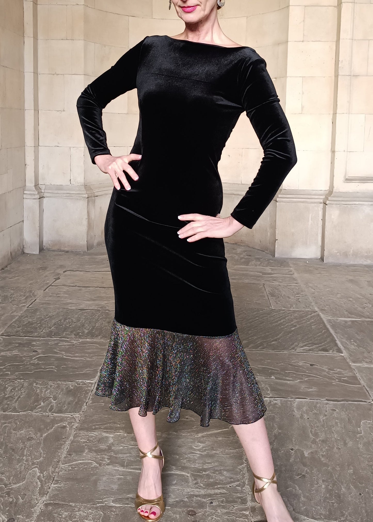 WALLIS velvet dress with sleeves
